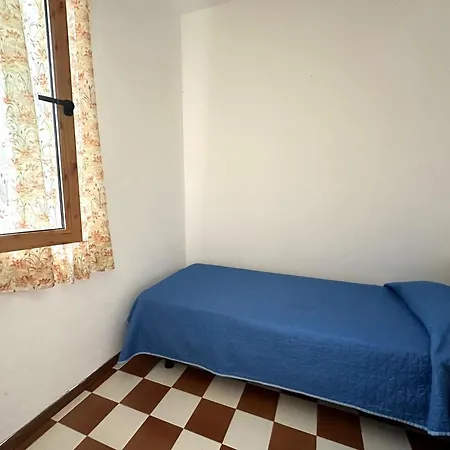 Two-storey Flat Бібіоне